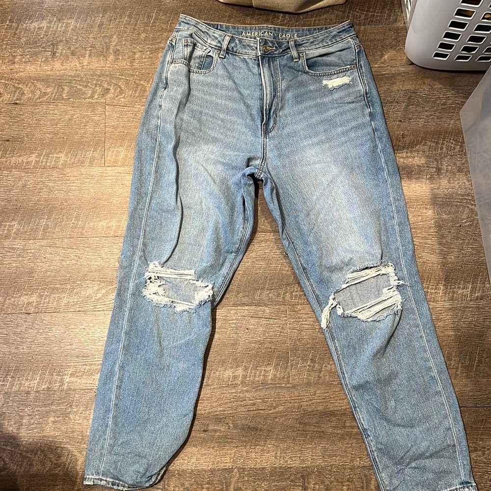 American eagle mom jeans size 10.